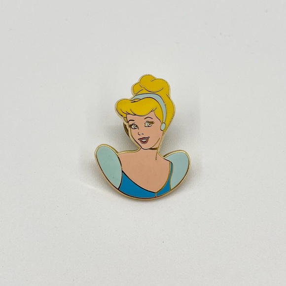 ✨Disney’s Princess Cinderella Pin Bundle✨ - Picture 5 of 9
